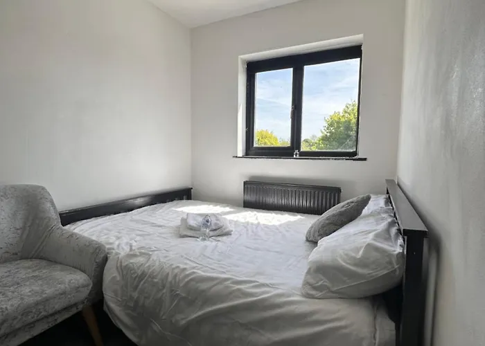Four Bedrooms And Two Bathrooms Up To Nine People