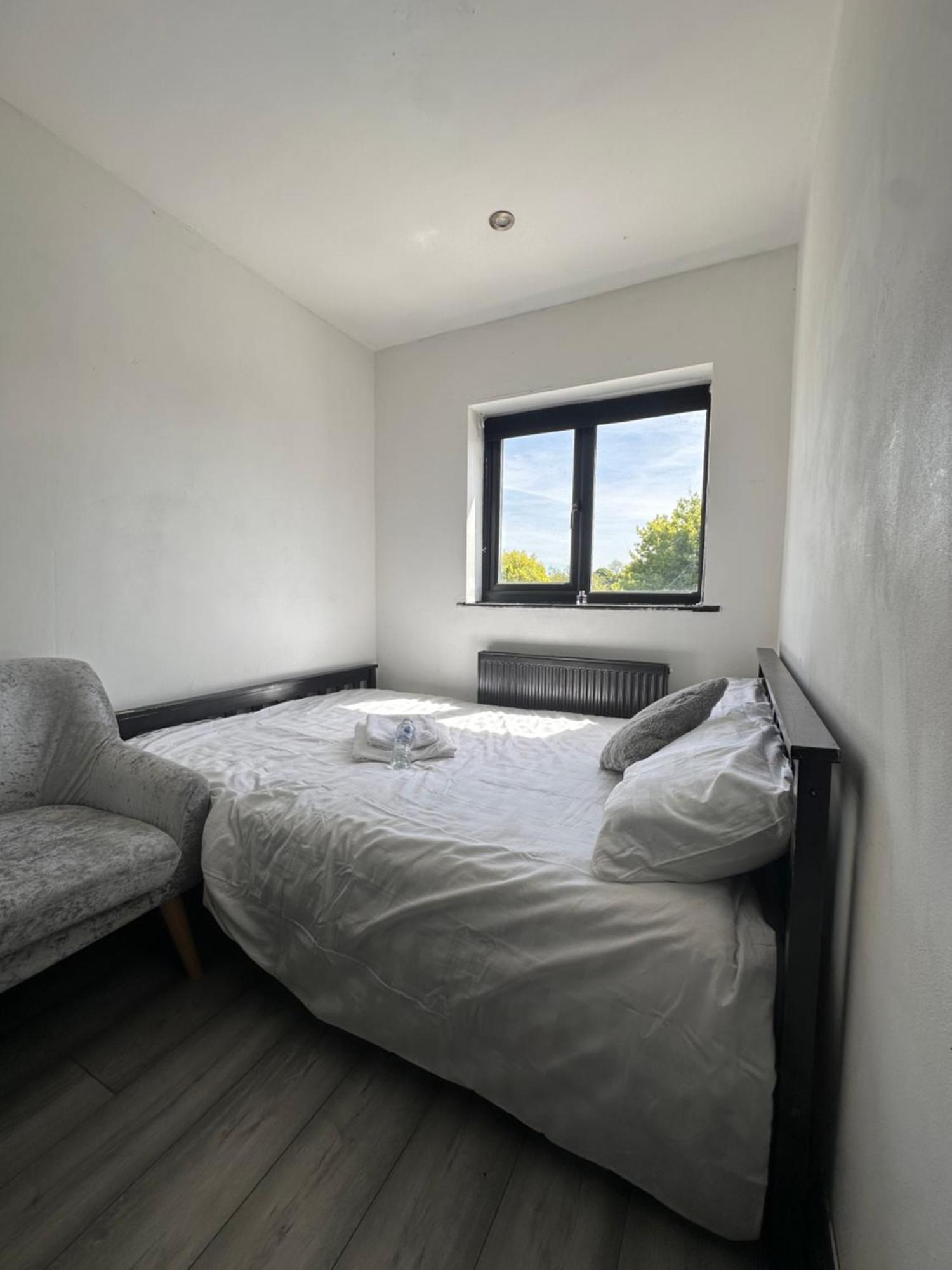 Four Bedrooms And Two Bathrooms Up To Nine People Homestay Birmingham