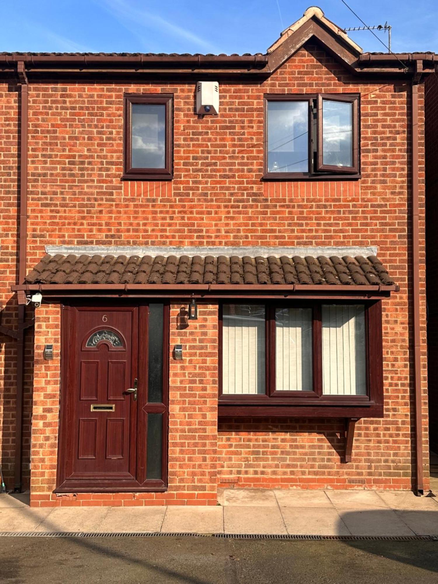 Four Bedrooms And Two Bathrooms Up To Nine People