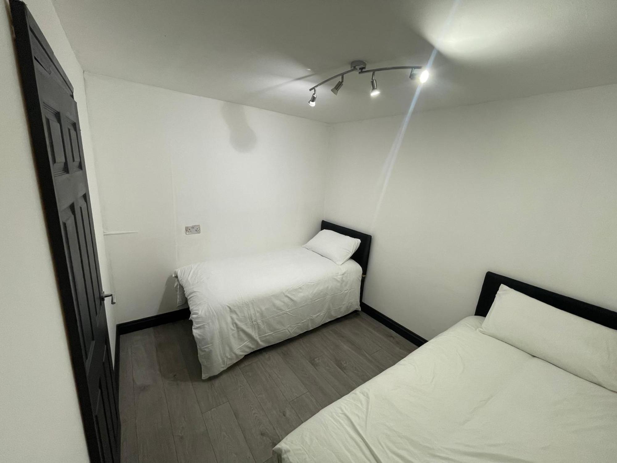 Four Bedrooms And Two Bathrooms Up To Nine People Homestay *
